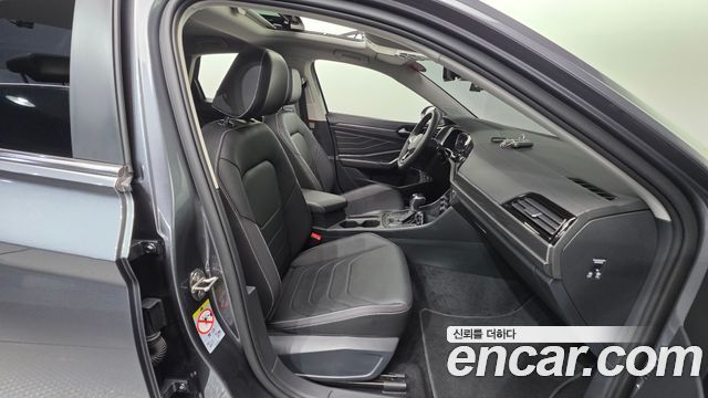 Volkswagen Jetta 2023 — photo 16