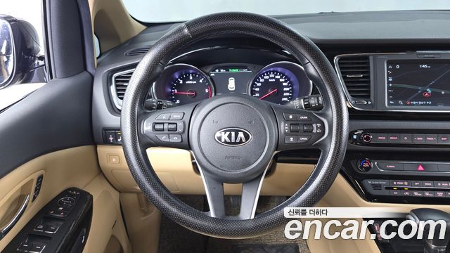 Kia Canival 2019 — photo 22