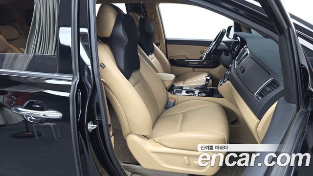 Kia Canival 2019 — photo 16