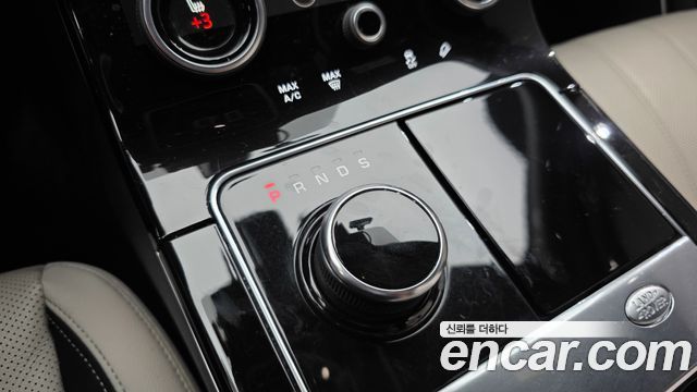 Land Rover Range Rover Velar 2019 — photo 12