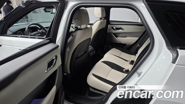 Land Rover Range Rover Velar 2019 — photo 17