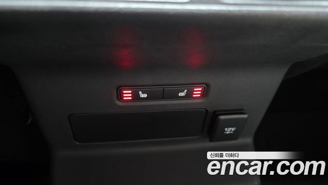 Land Rover Range Rover Velar 2019 — photo 18