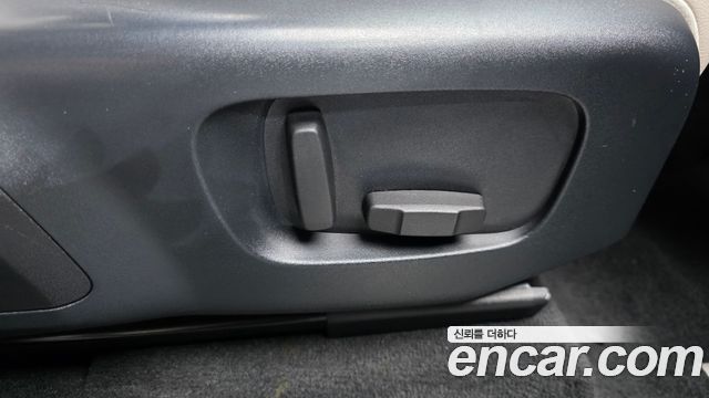 Land Rover Range Rover Velar 2019 — photo 23