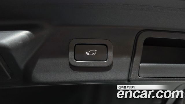 Land Rover Range Rover Velar 2019 — photo 24