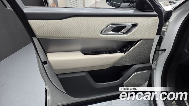 Land Rover Range Rover Velar 2019 — photo 14