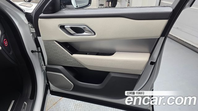 Land Rover Range Rover Velar 2019 — photo 15