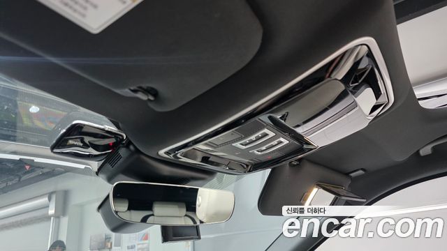 Land Rover Range Rover Velar 2019 — photo 28