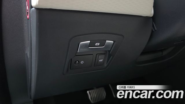 Land Rover Range Rover Velar 2019 — photo 29