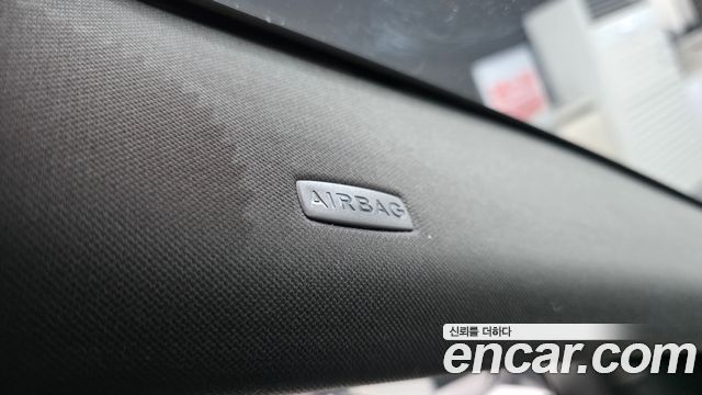 Land Rover Range Rover Velar 2019 — photo 33