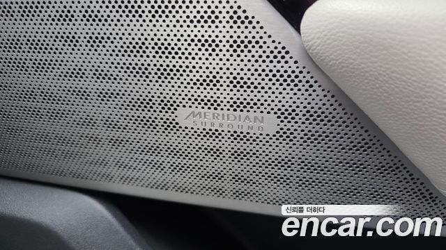 Land Rover Range Rover Velar 2019 — photo 34
