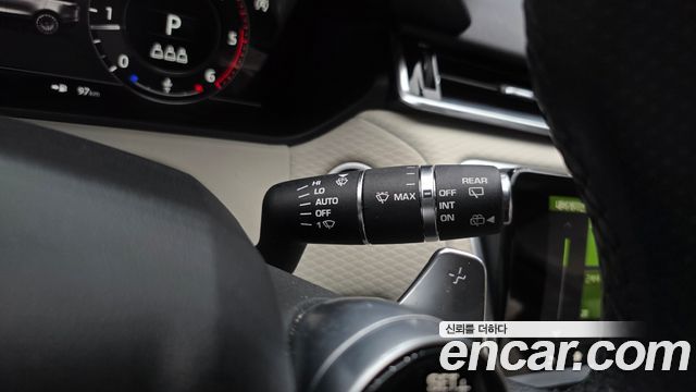 Land Rover Range Rover Velar 2019 — photo 37