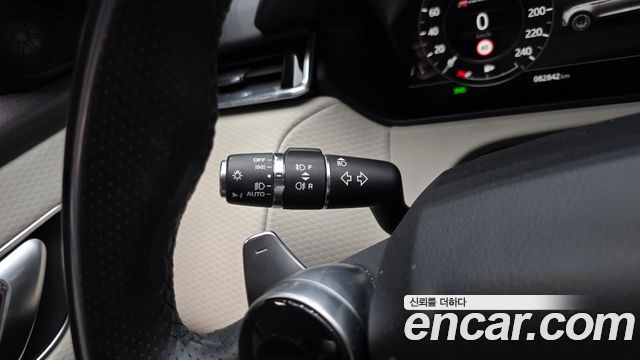 Land Rover Range Rover Velar 2019 — photo 38