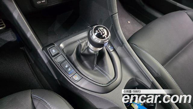 Hyundai Veloster 2019 — photo 12