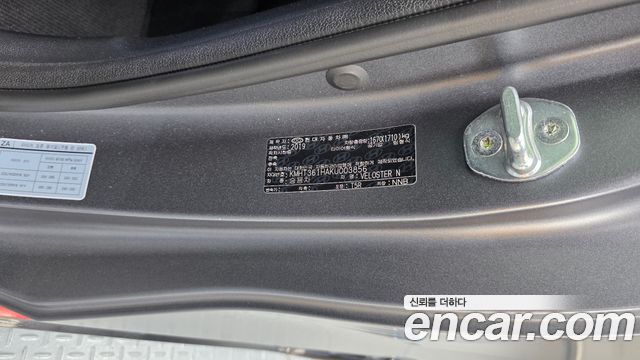 Hyundai Veloster 2019 — photo 24