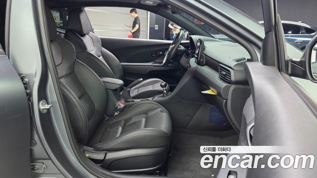 Hyundai Veloster 2019 — photo 16