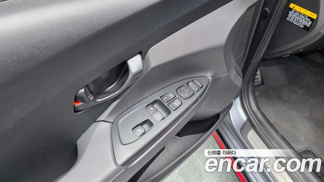 Hyundai Veloster 2019 — photo 28