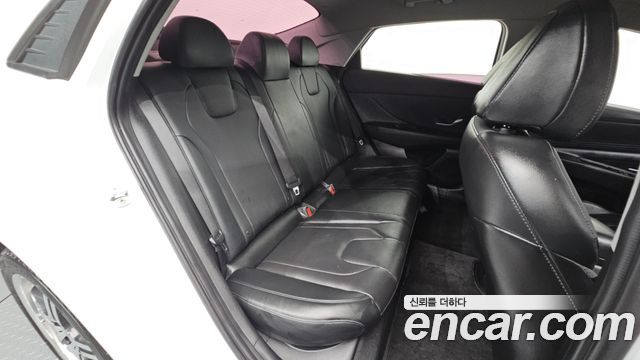 Hyundai AVANTE 2021 — photo 17