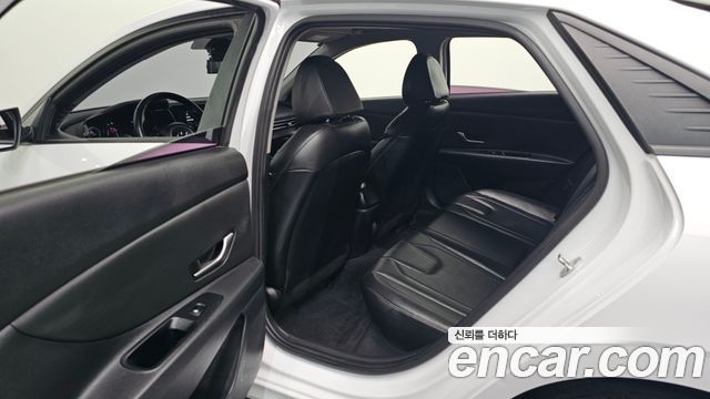 Hyundai AVANTE 2021 — photo 18