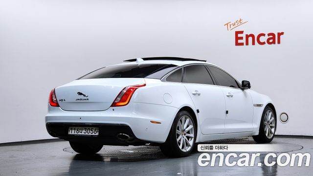 Jaguar XJ 2016 — photo 2