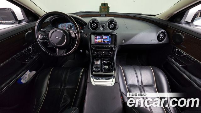 Jaguar XJ 2016 — photo 7