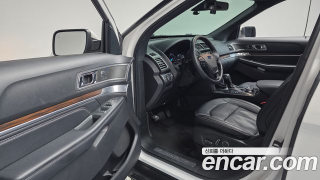 Ford Explorer 2018 — photo 13