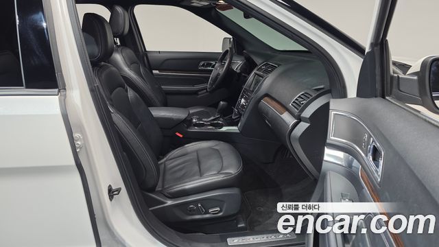 Ford Explorer 2018 — photo 17