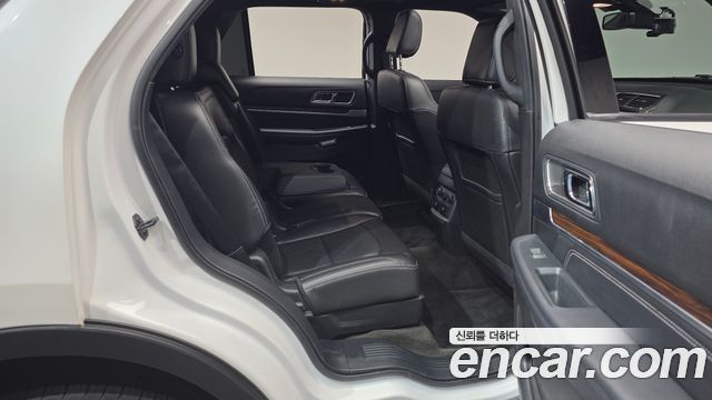 Ford Explorer 2018 — photo 18