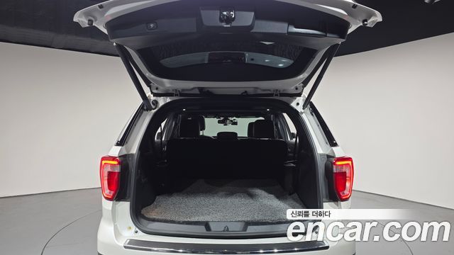 Ford Explorer 2018 — photo 26
