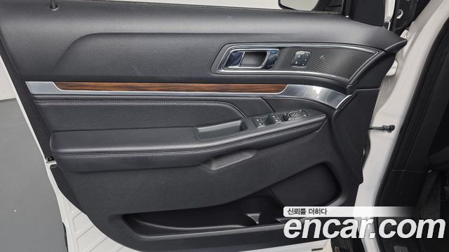 Ford Explorer 2018 — photo 14
