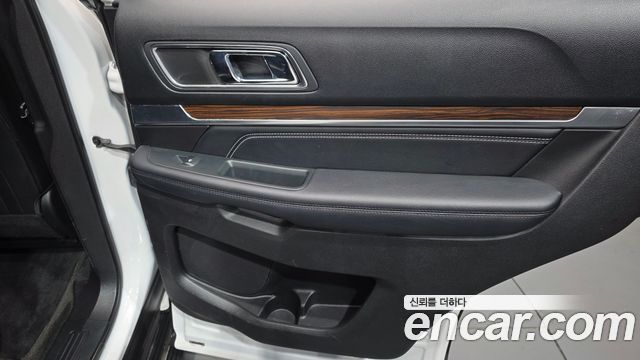Ford Explorer 2018 — photo 15