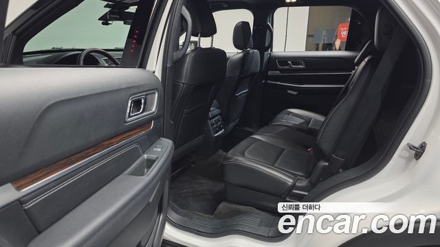 Ford Explorer 2018 — photo 16