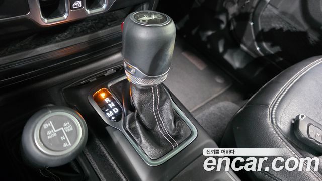 Jeep Wrangler 2019 — photo 12