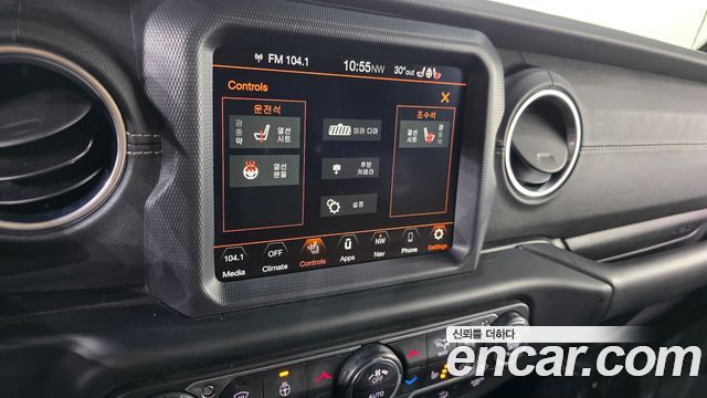 Jeep Wrangler 2019 — photo 24