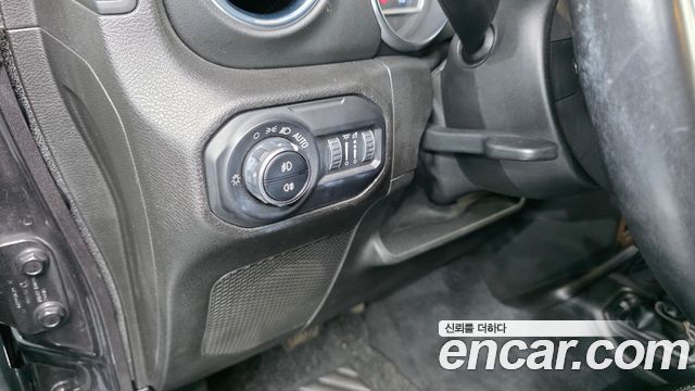 Jeep Wrangler 2019 — photo 26