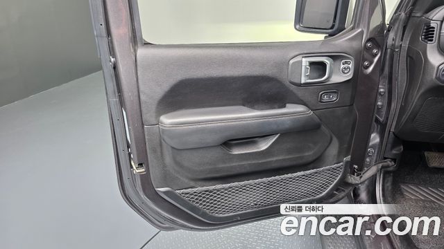 Jeep Wrangler 2019 — photo 14