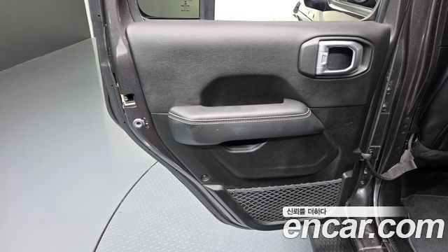 Jeep Wrangler 2019 — photo 15