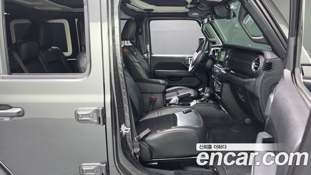 Jeep Wrangler 2019 — photo 16