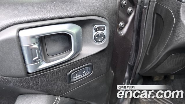 Jeep Wrangler 2019 — photo 29