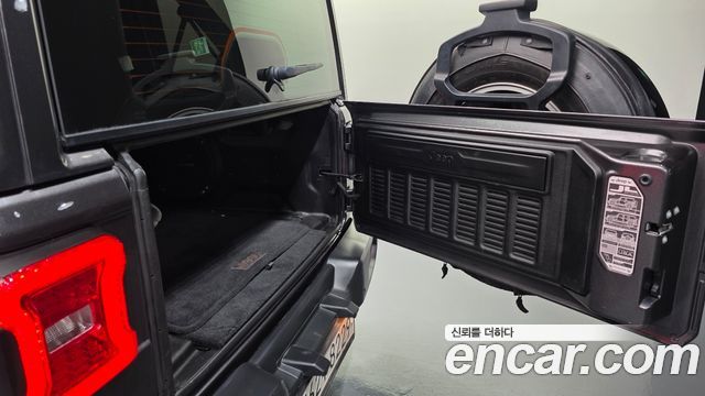 Jeep Wrangler 2019 — photo 34