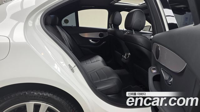 Mercedes-Benz C-Class 2020 — photo 17