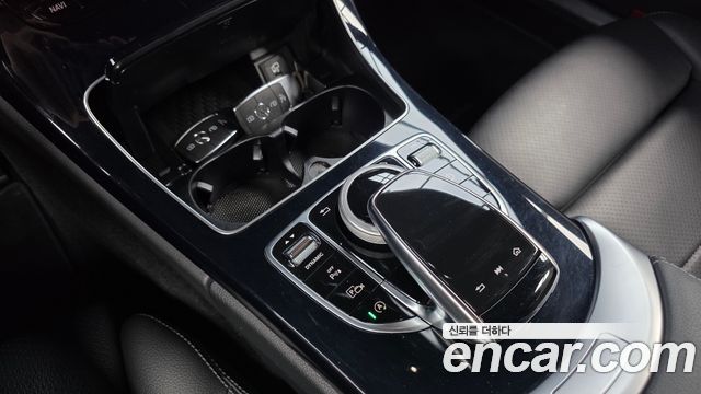 Mercedes-Benz C-Class 2020 — photo 23