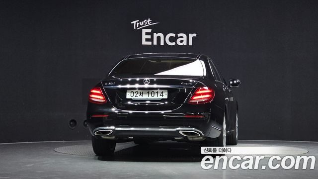 Mercedes-Benz E-Class 2018 — photo 4