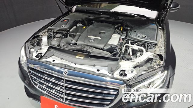 Mercedes-Benz E-Class 2018 — photo 6
