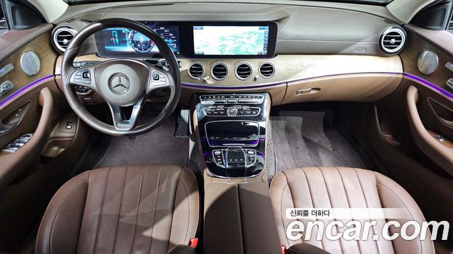 Mercedes-Benz E-Class 2018 — photo 10