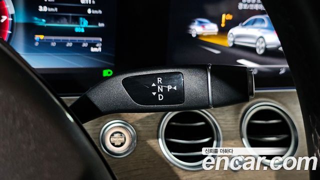 Mercedes-Benz E-Class 2018 — photo 12
