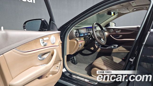Mercedes-Benz E-Class 2018 — photo 13