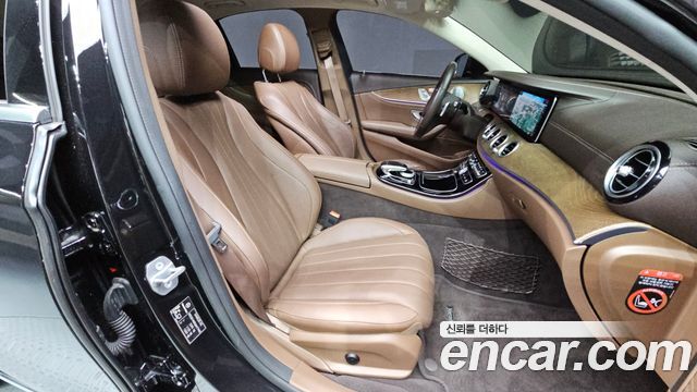 Mercedes-Benz E-Class 2018 — photo 17