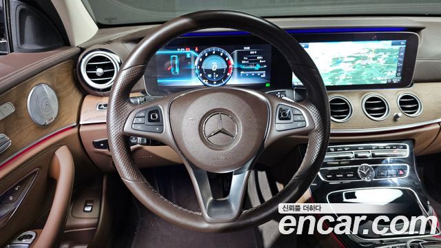 Mercedes-Benz E-Class 2018 — photo 19