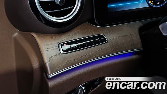 Mercedes-Benz E-Class 2018 — photo 24