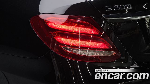 Mercedes-Benz E-Class 2018 — photo 9